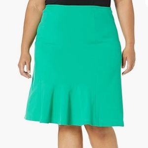 NEW Nine West Stretch Flair Green Skirt Size 10